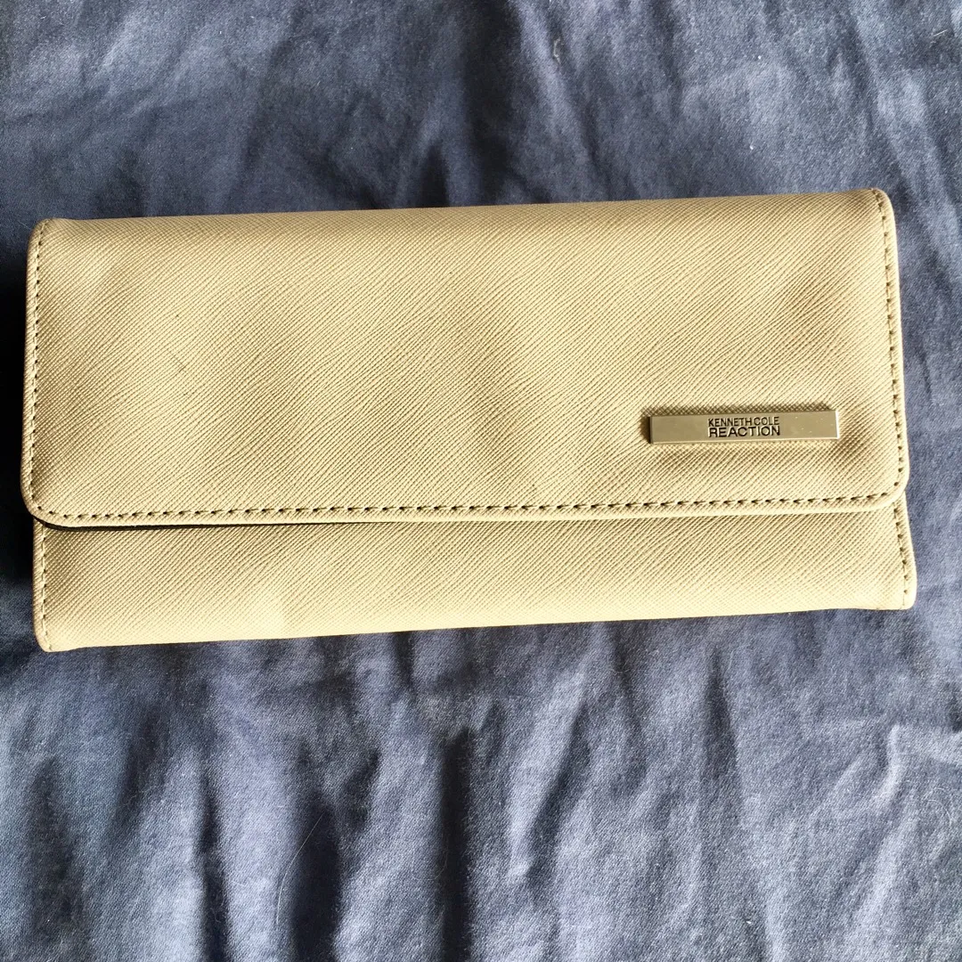 Kenneth Cole Reaction Taupe Wallet photo 1
