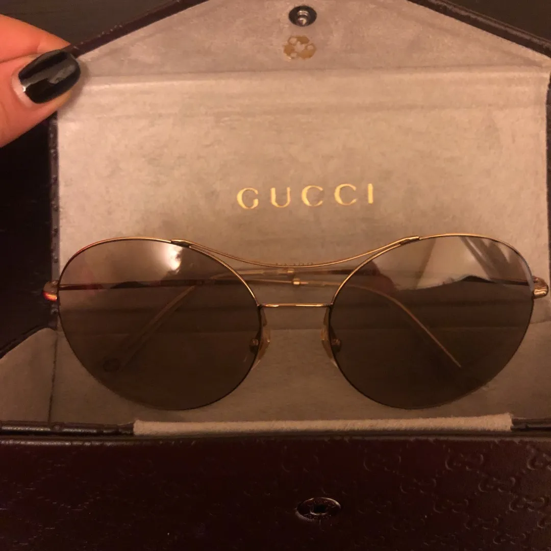GUCCI SUNGLASSES Brand New With Hard Shell Case photo 3