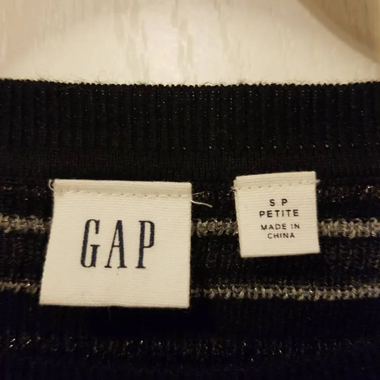 The Gap Top - Size S (Petite) photo 4