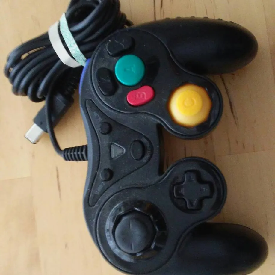 Off Brand Controller For Nintendo GameCube photo 1