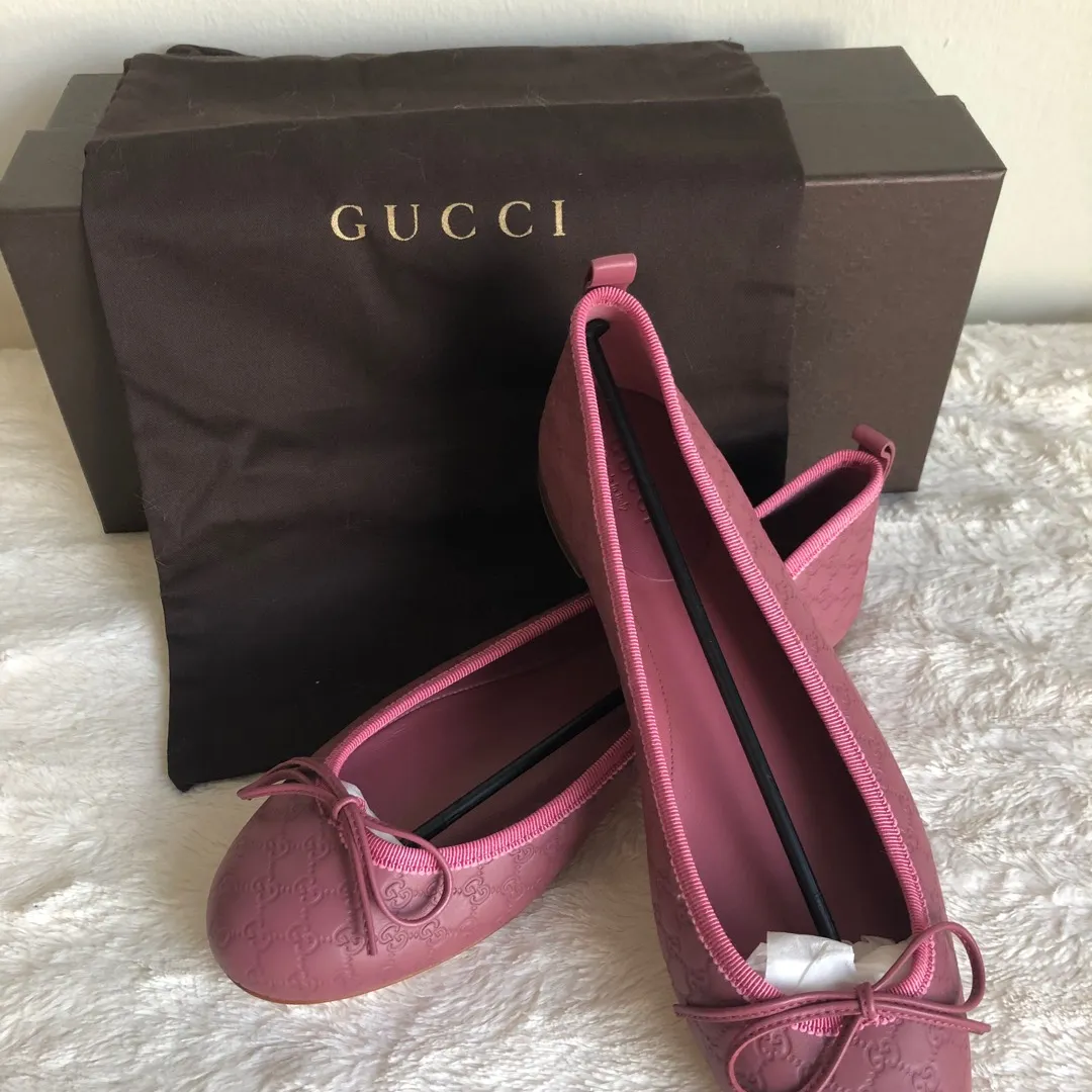 Gucci Flats Size 7 photo 1