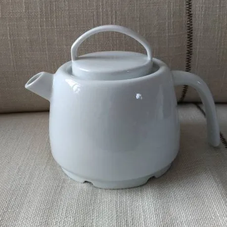 Adorable Tea Pot With Strainer photo 1