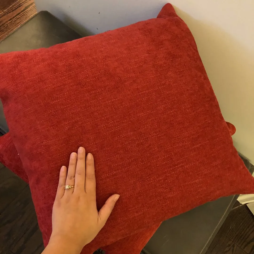 2x Red Cushions photo 3