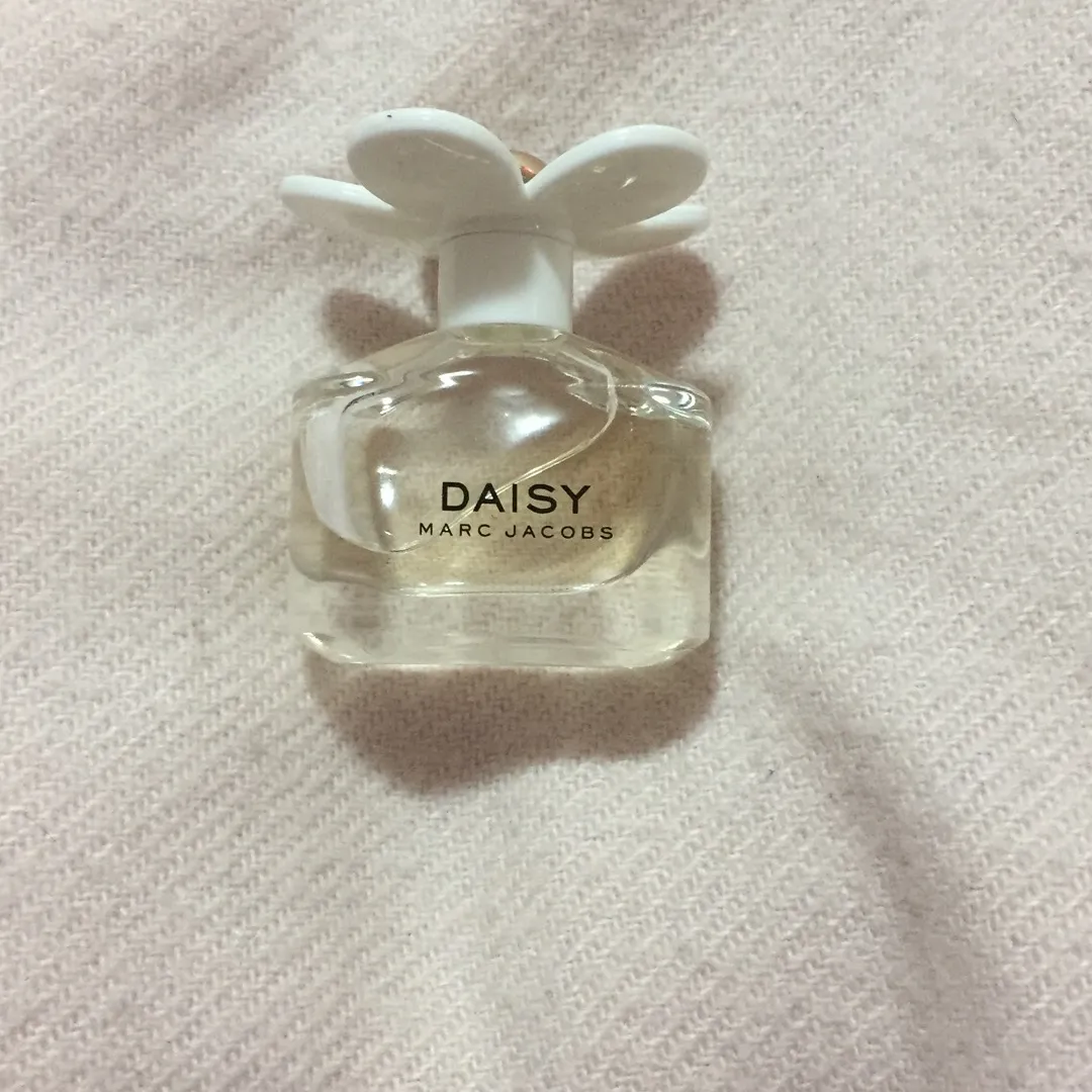 Mini Daisy by Marc jacobs perfume photo 1