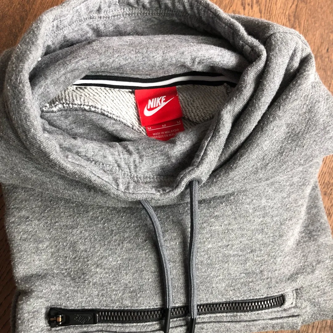 Nike Sweater Size Medium photo 3