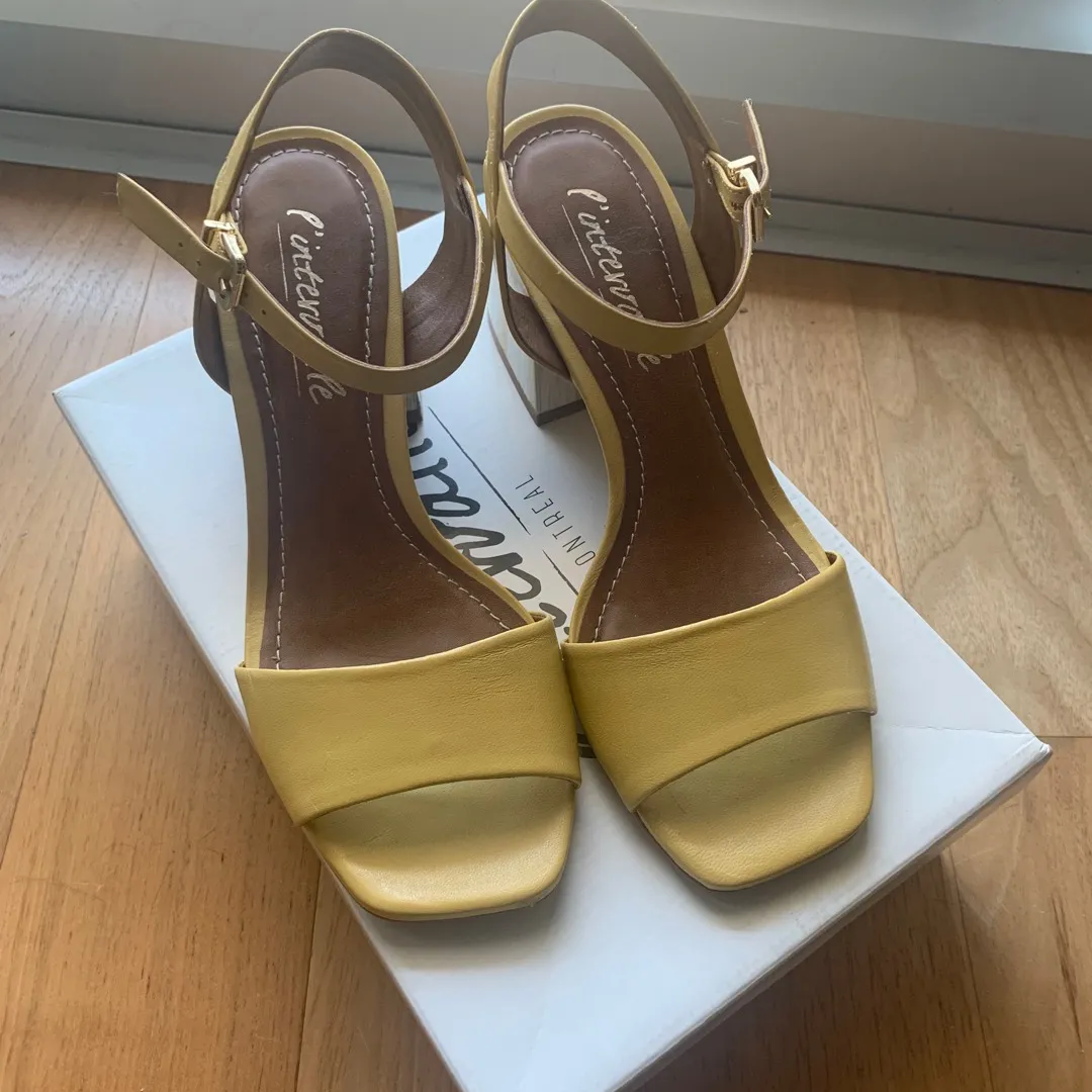 L’intervalle Cesaria Yellow Leather Sandals Size 40 photo 1