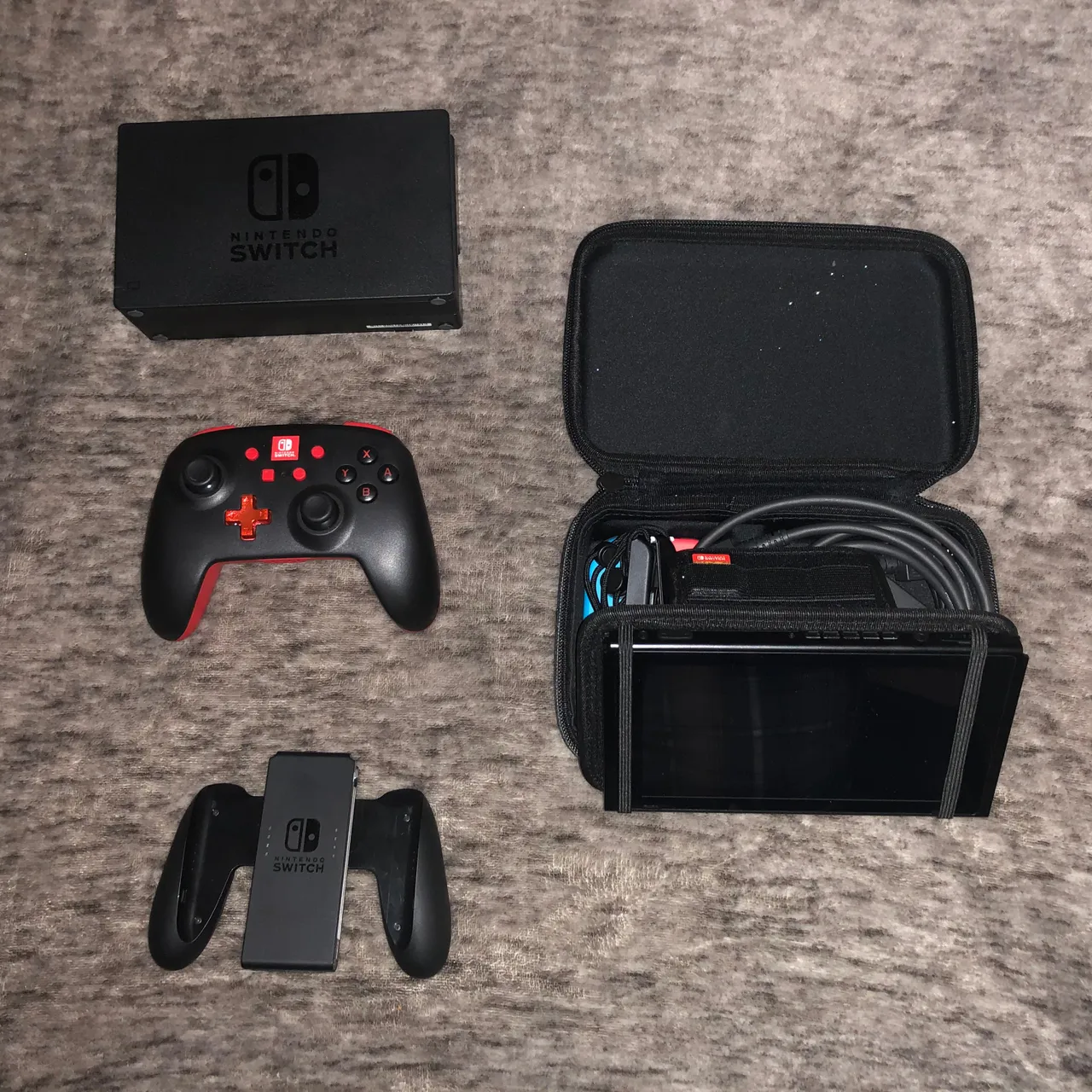 Selling nintendo switch, breath of the wild, carrying case an... photo 1