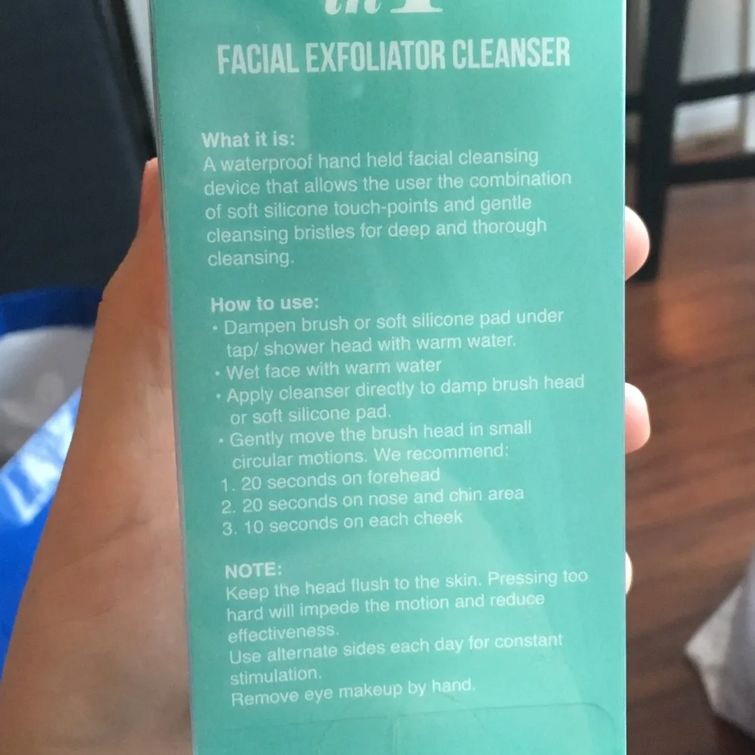 2 In 1 Facial Exfoliating Cleanser photo 3