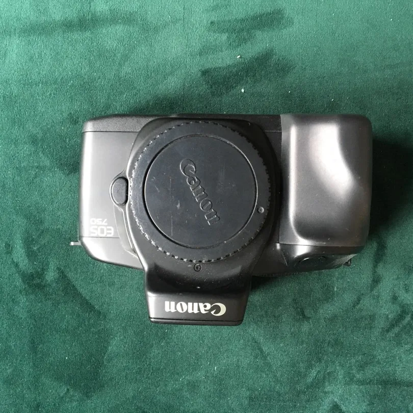 Canon EOS 750 photo 1
