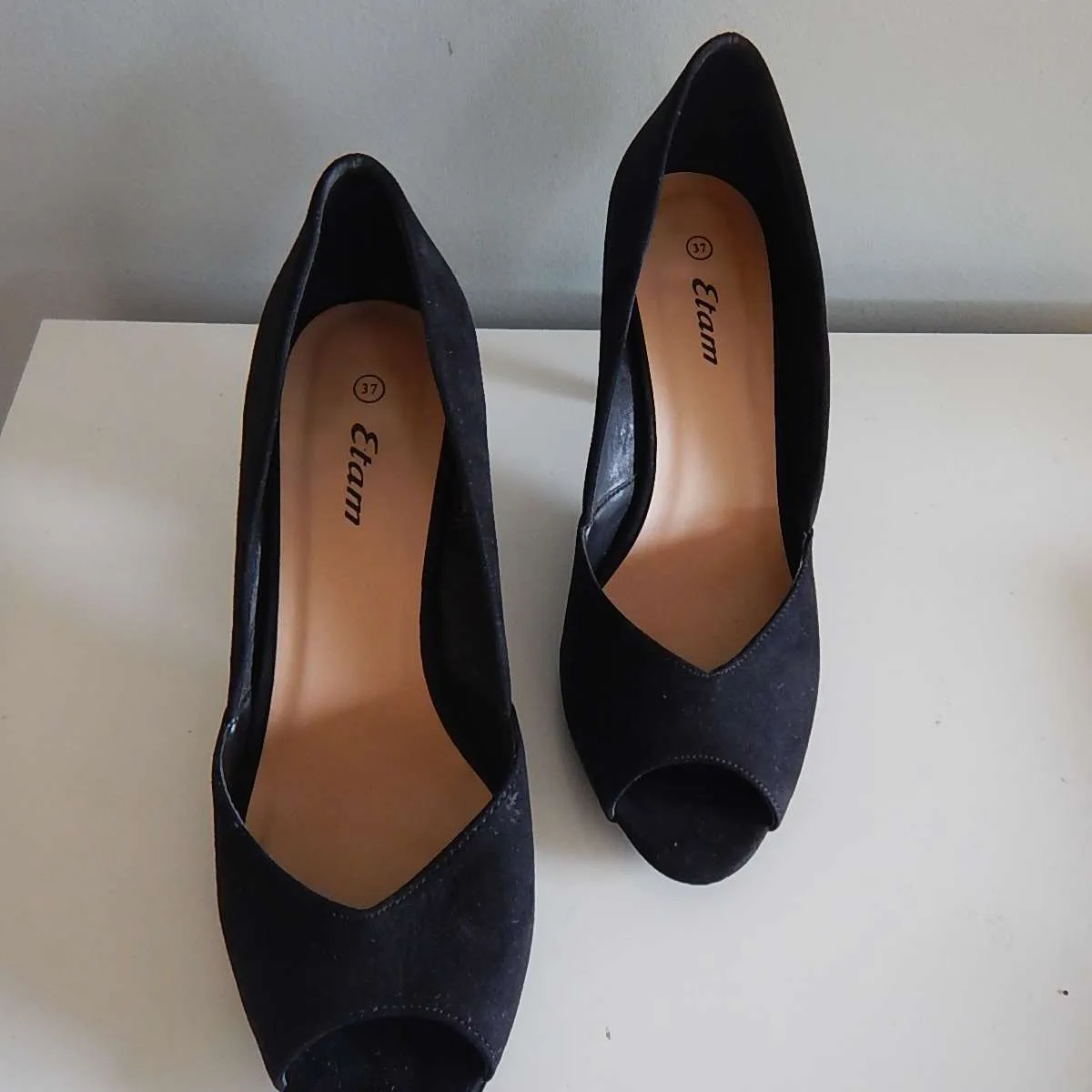 Black heel shoes photo 3