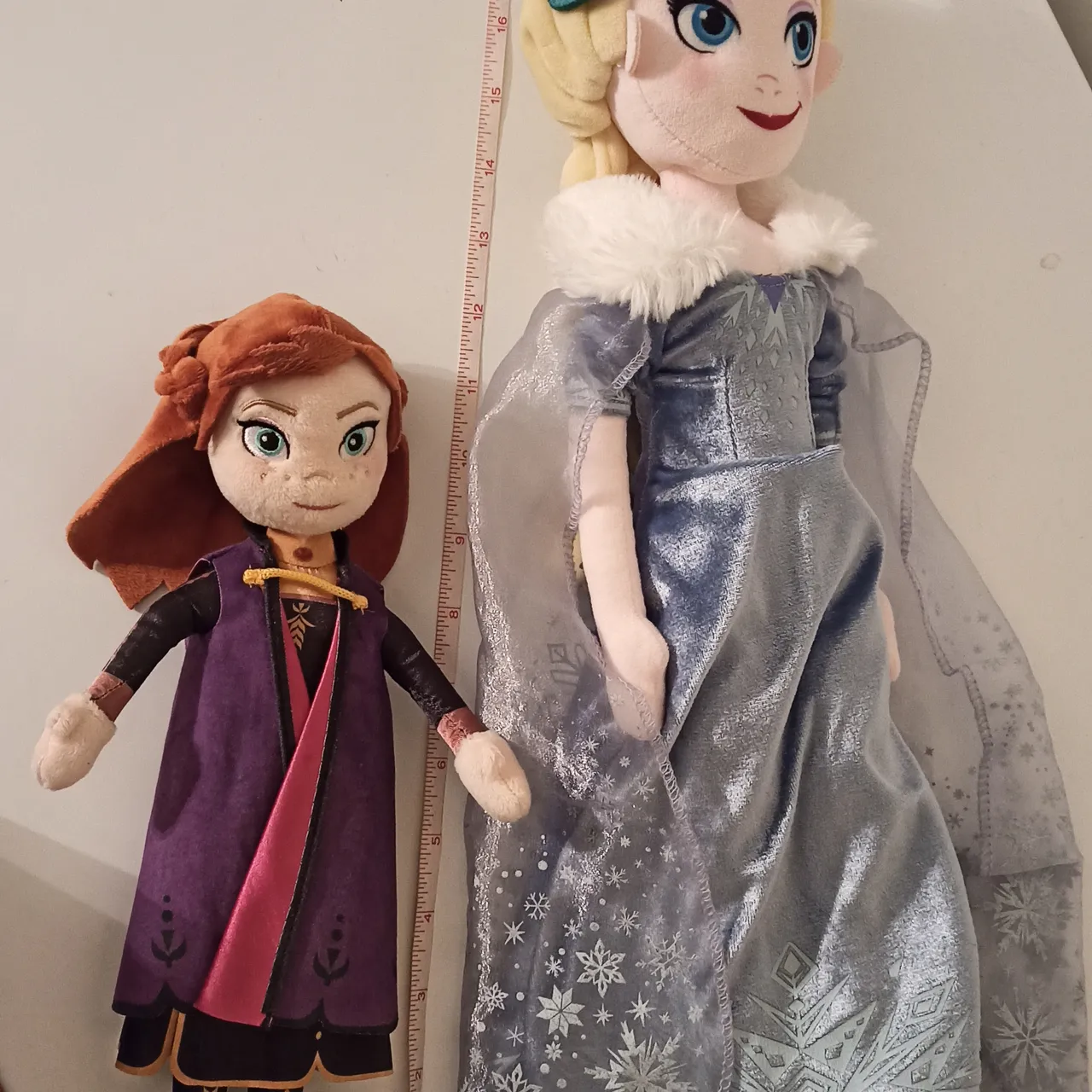 Plush Elsa & Anna doll, EUC photo 3