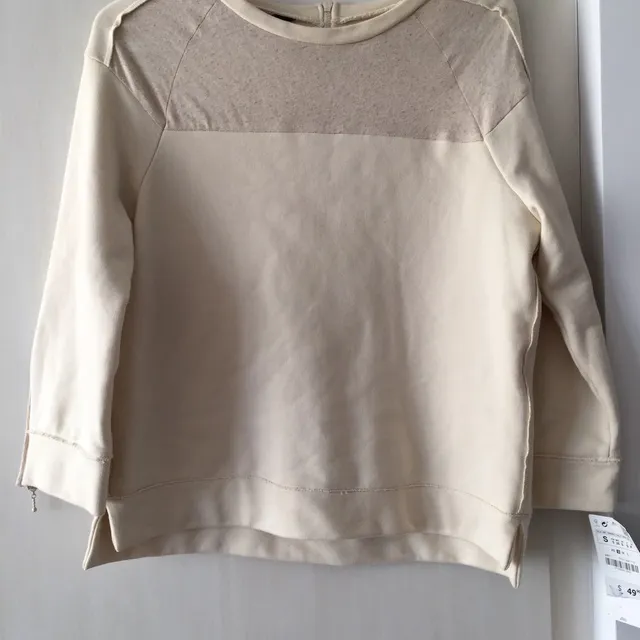 Zara Sweater Brand New photo 1