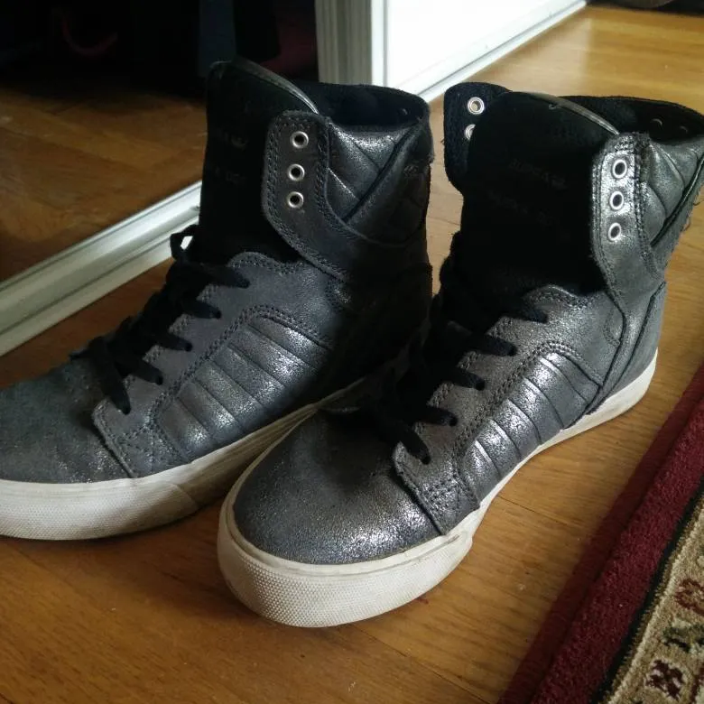 Size 6 Supra Shoes photo 1