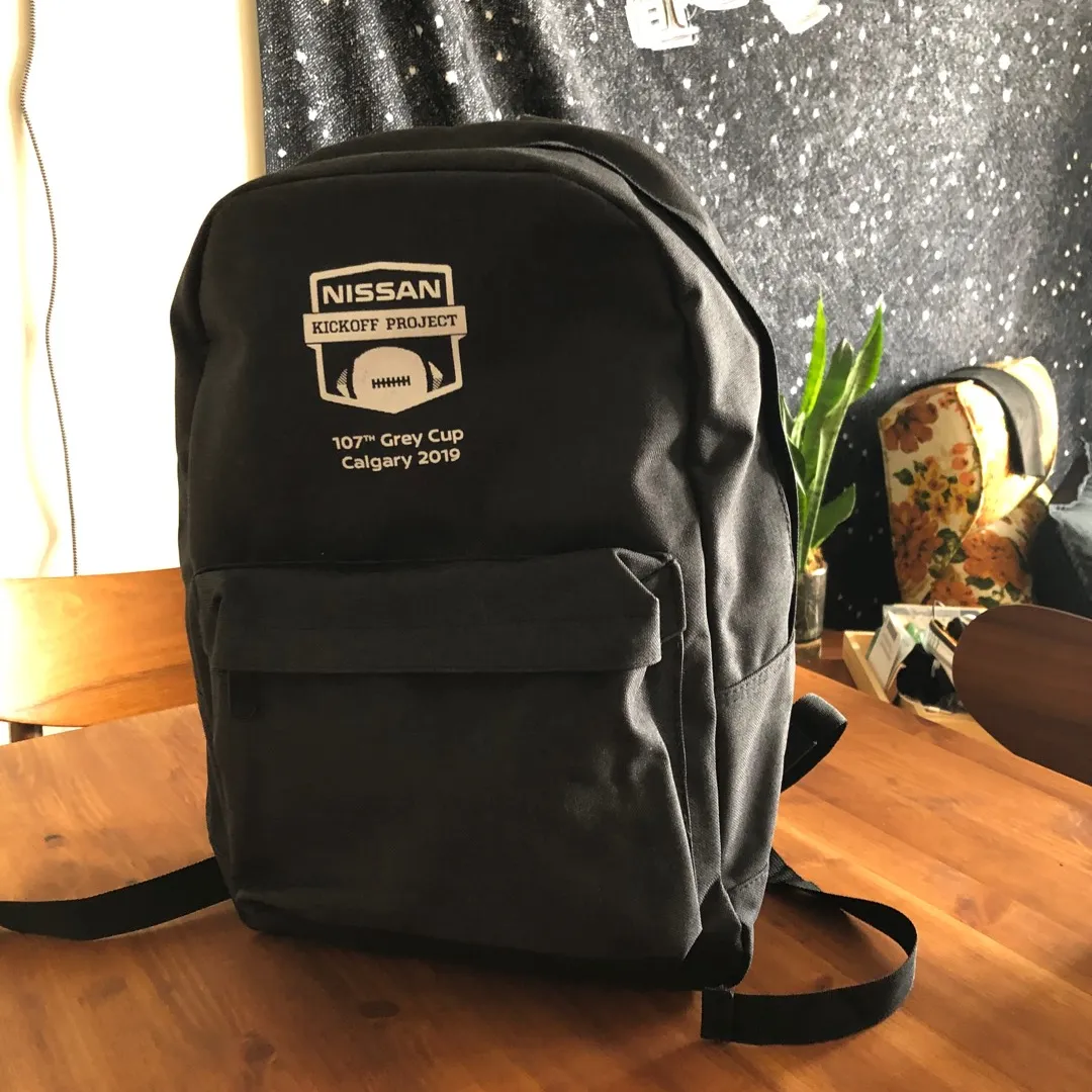 Sturdy All-black backpack photo 1