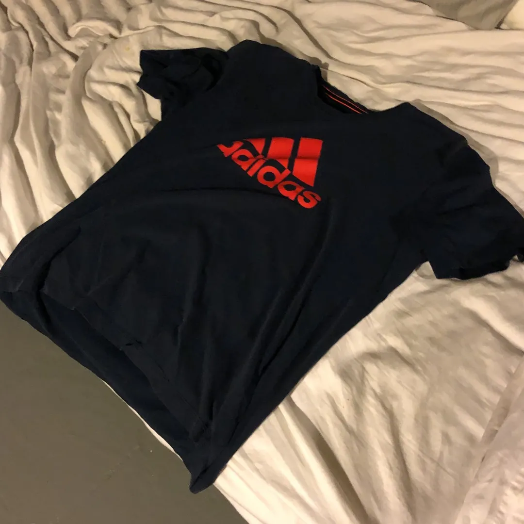 Adidas T Shirt photo 1