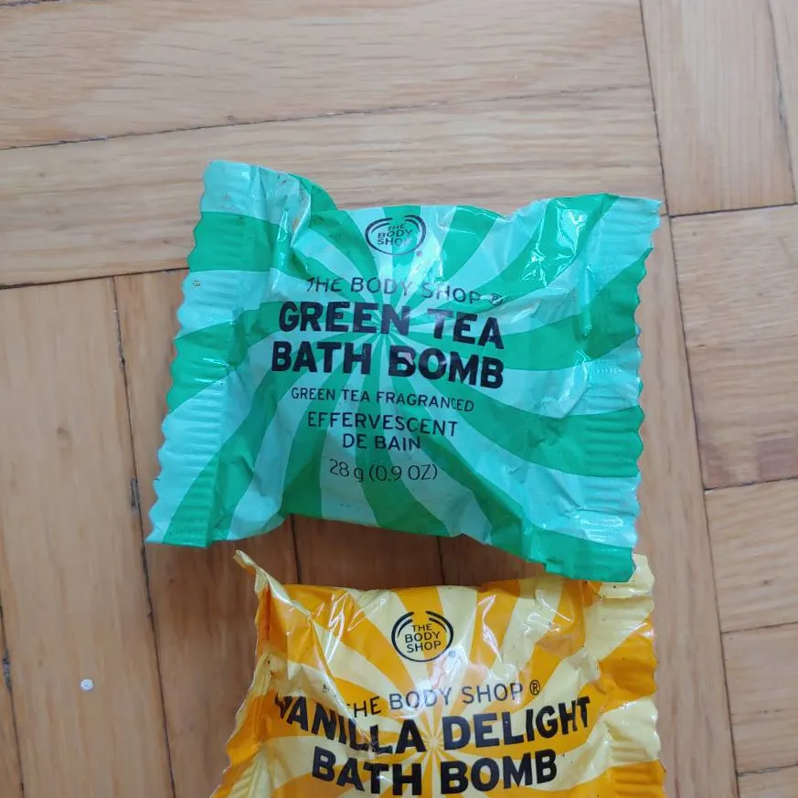 The Body Shop Bath Bombs photo 1