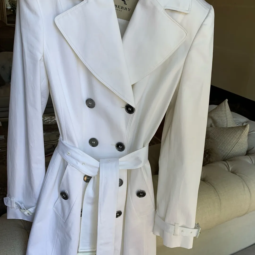 White Burberry Raincoat size 6 photo 1