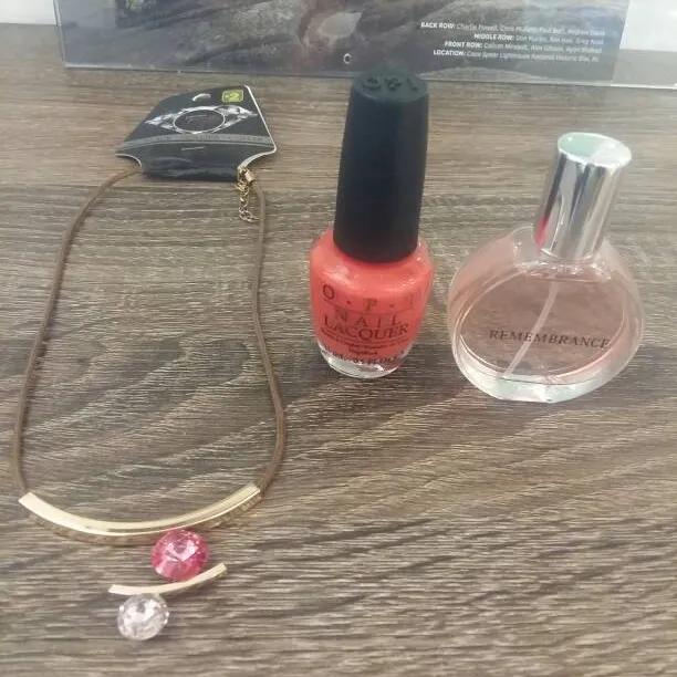 Necklace, Nail Polish, Parfume photo 1