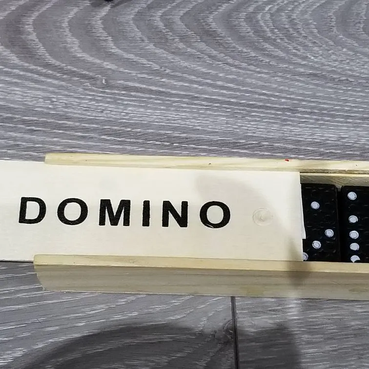 Dominos photo 1