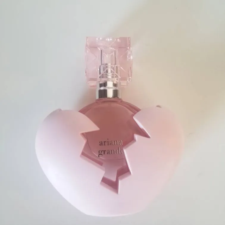 Ariana Grande Perfume photo 1