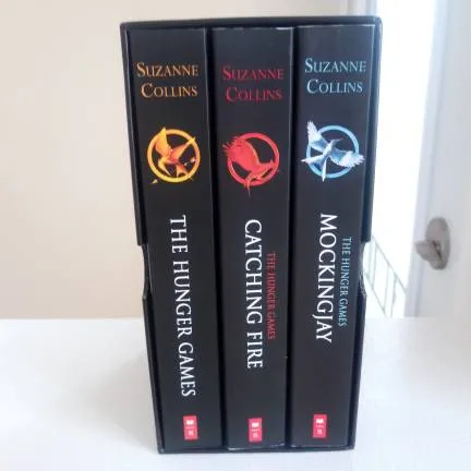 The Hunger Games Trilogy Book Box Set photo 1
