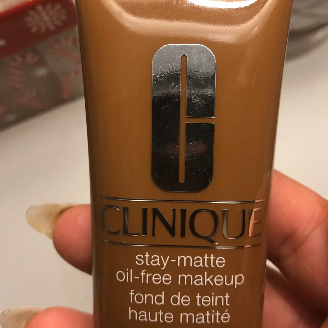 Brand New Clinique Stay Matte Oil Free Makeup photo 4