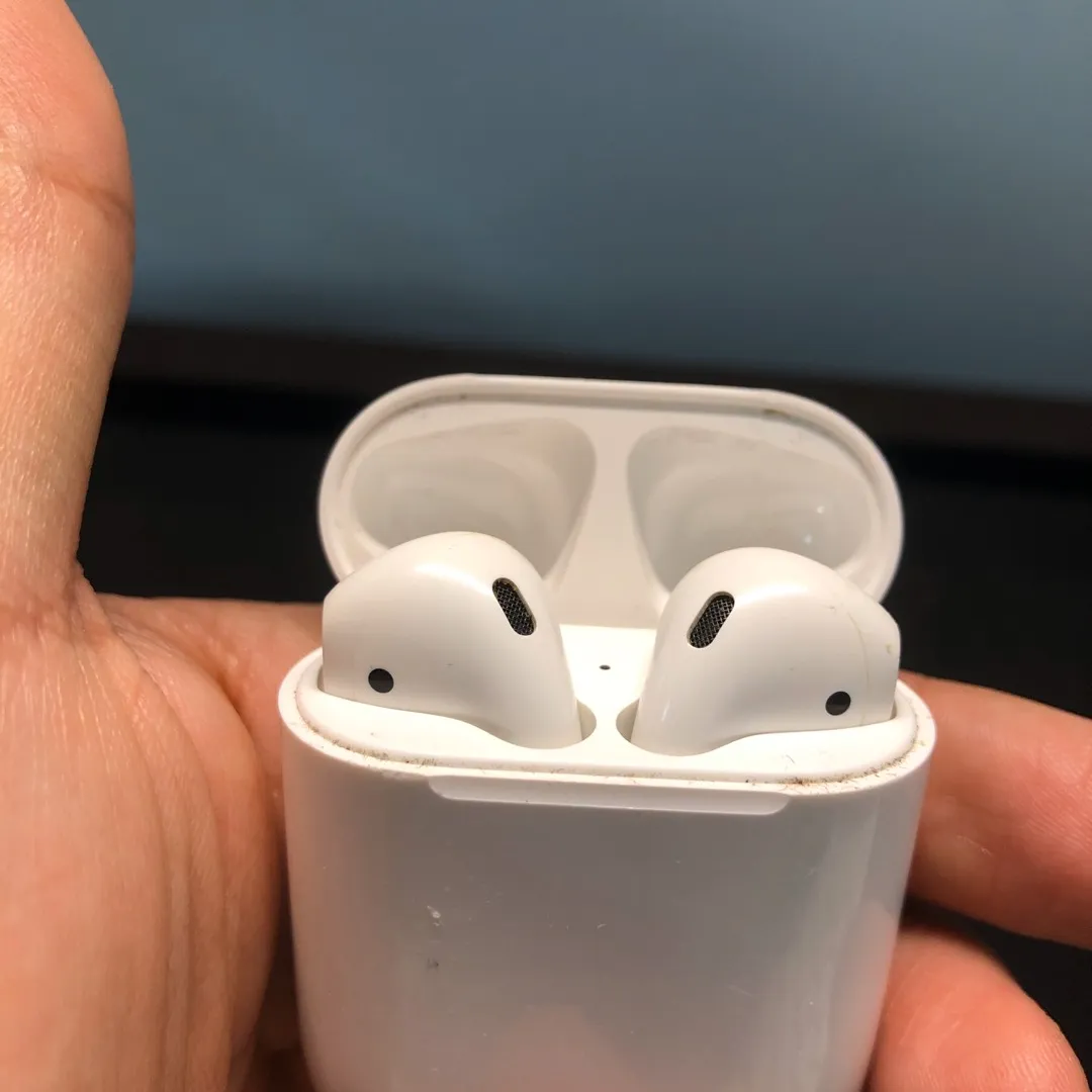 Apple AirPods 2 photo 1