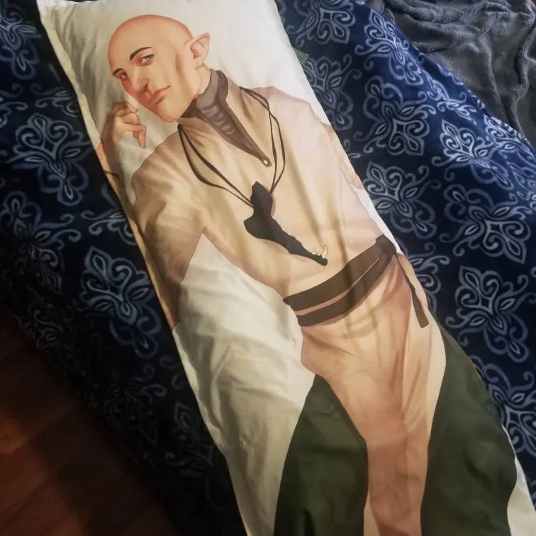 Dragon Age Body Pillow photo 1