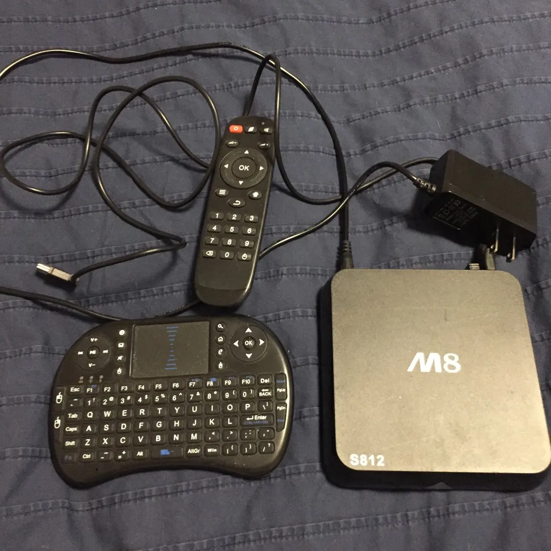 Android Box With Wireless Keyboard And Remote photo 1