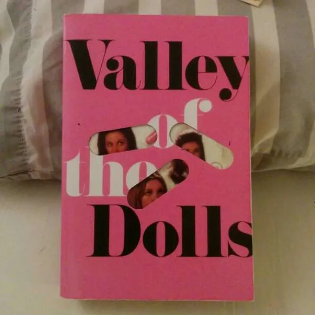 Book: Valley of the Dolls photo 1
