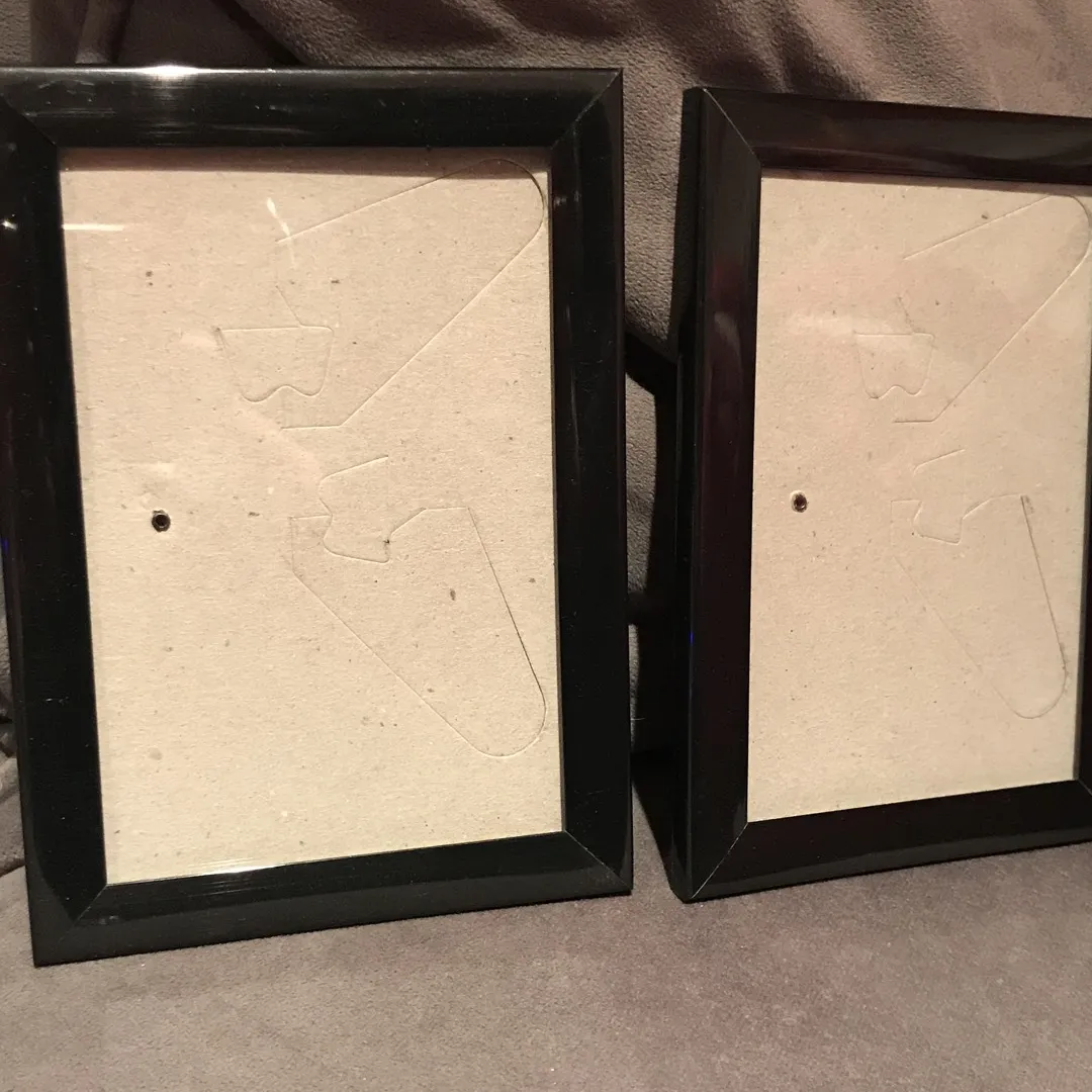 2 Black 4x7 Frames (plastic) photo 1