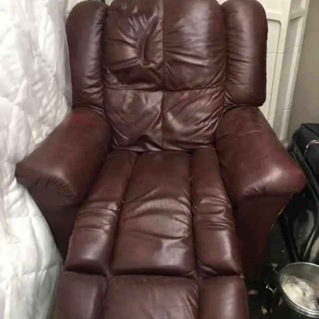 Brown Leather Lazyboy photo 3