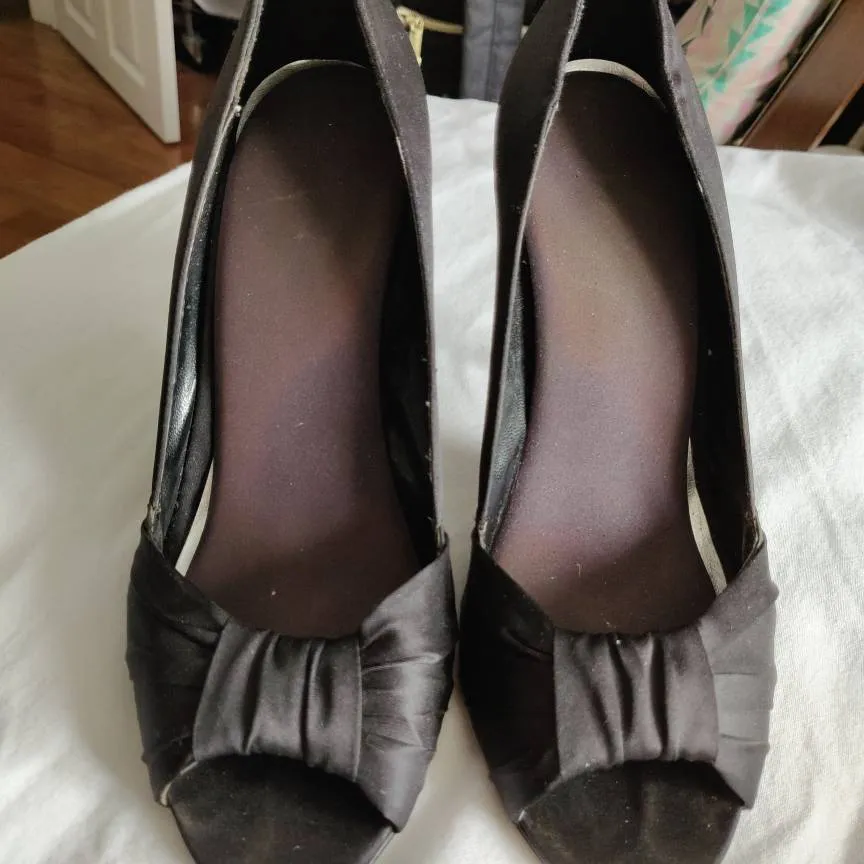 Free with Pickup ~ Black Pumps photo 3