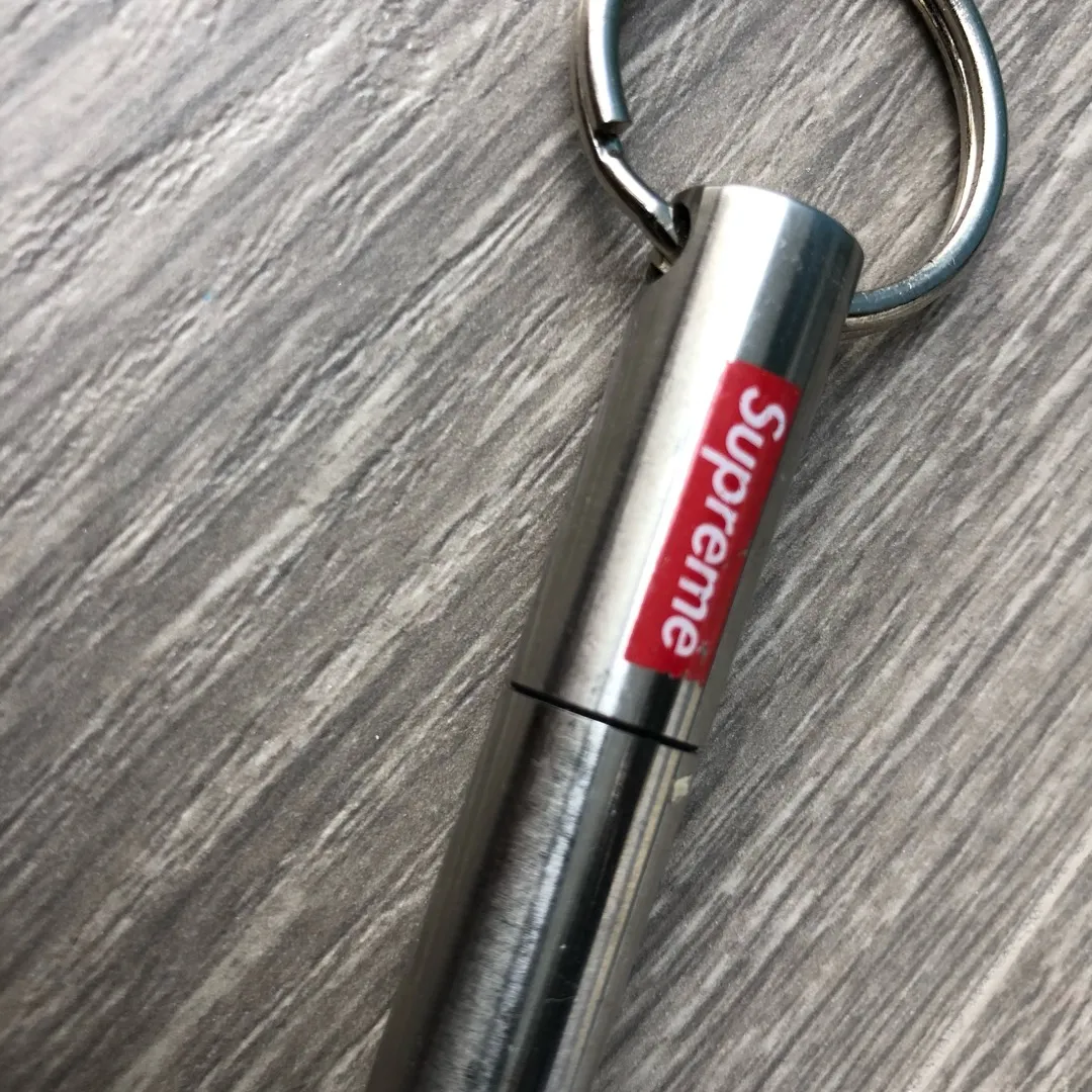 Supreme Glass Breaker Key Ring Pen photo 1