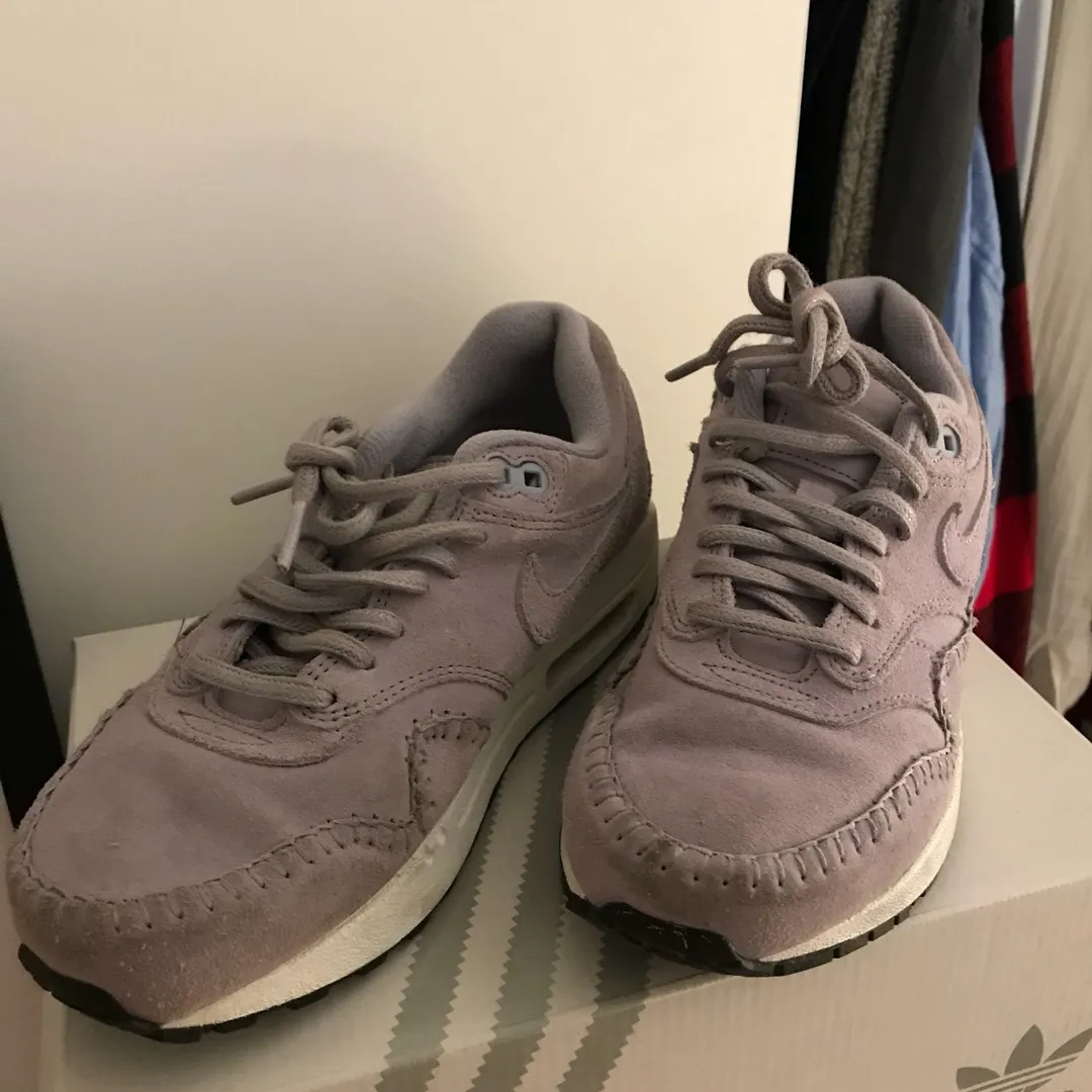 Lilac Suede Nike air max Size 5.5 photo 3
