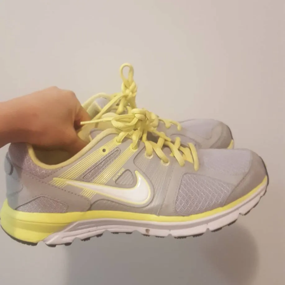 Nike running shoes photo 1