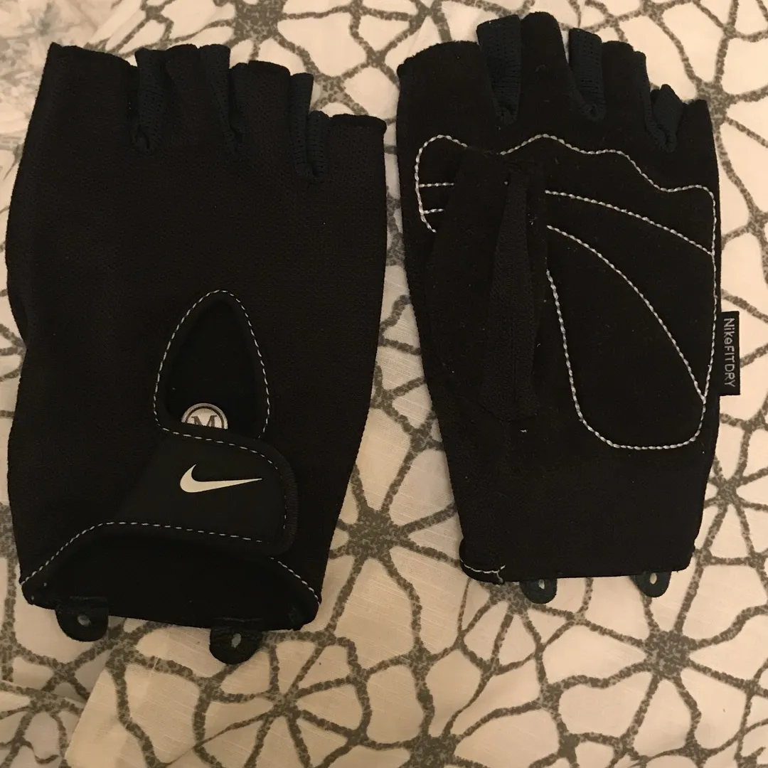 Nike Weight Lifting Gloves Size M photo 1