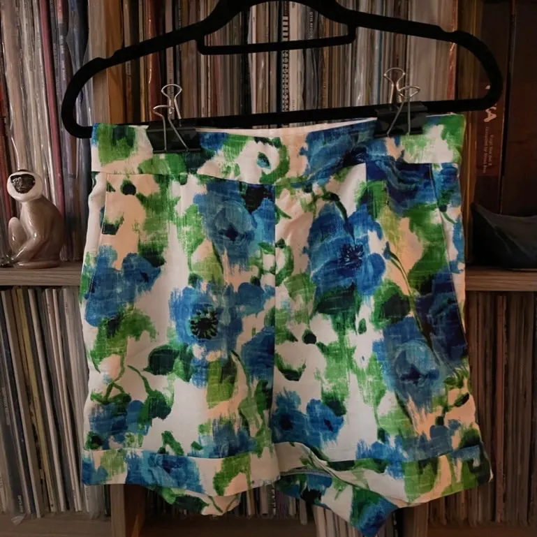 Beautiful Watercolour-Inspired Floral Shorts (Size M/L) photo 1