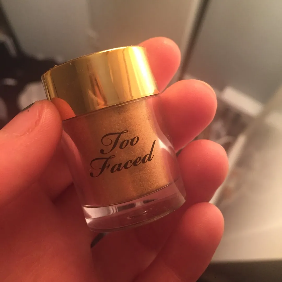 Two Faced Real Gold Highlighter photo 1