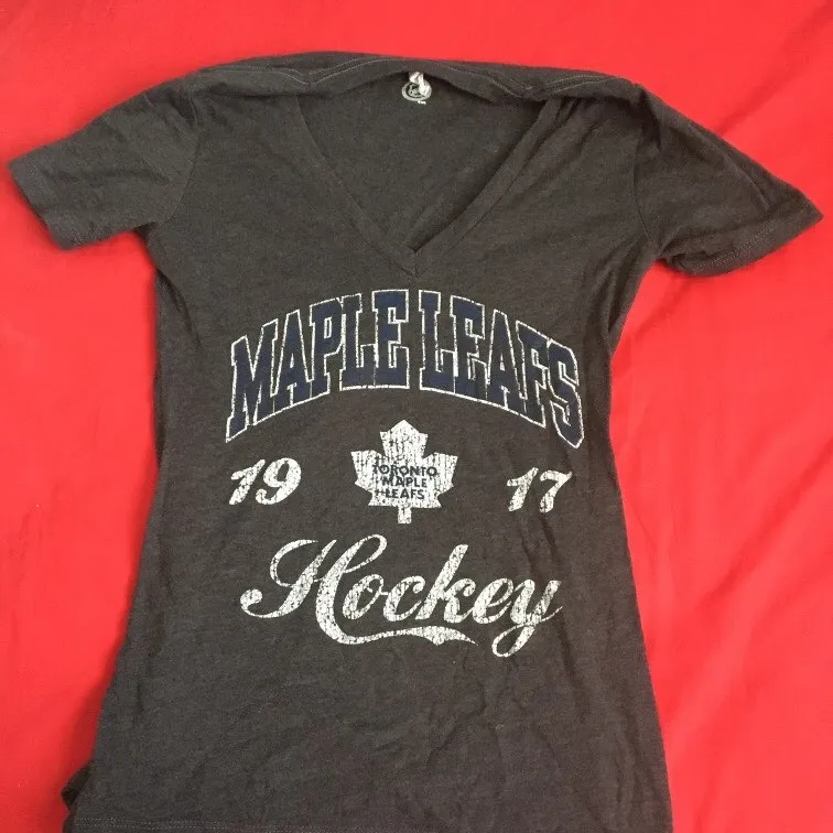 Maple leafs hockey t-shirt #clothes photo 1