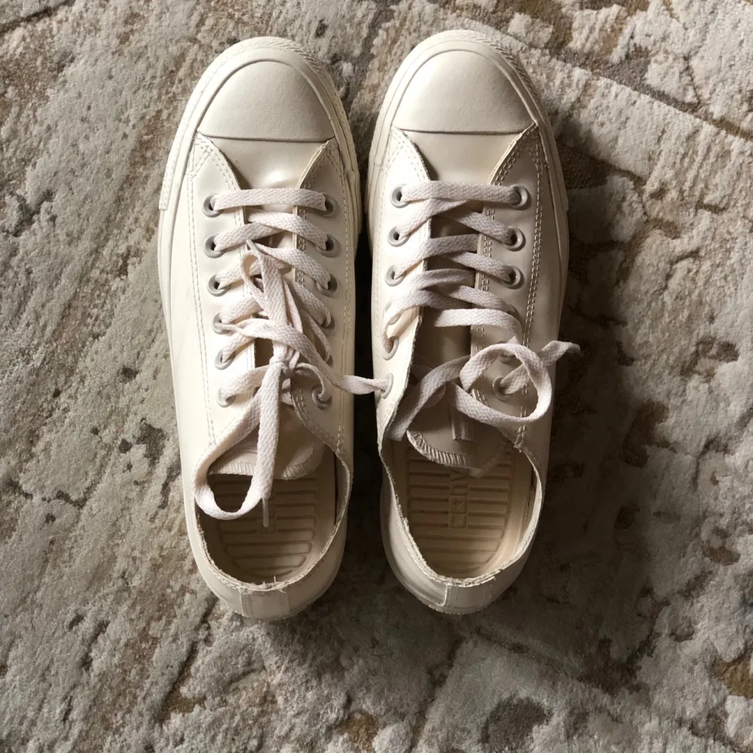 BRAND NEW Converse Lowtop Ox Sneakers In Parchment photo 3