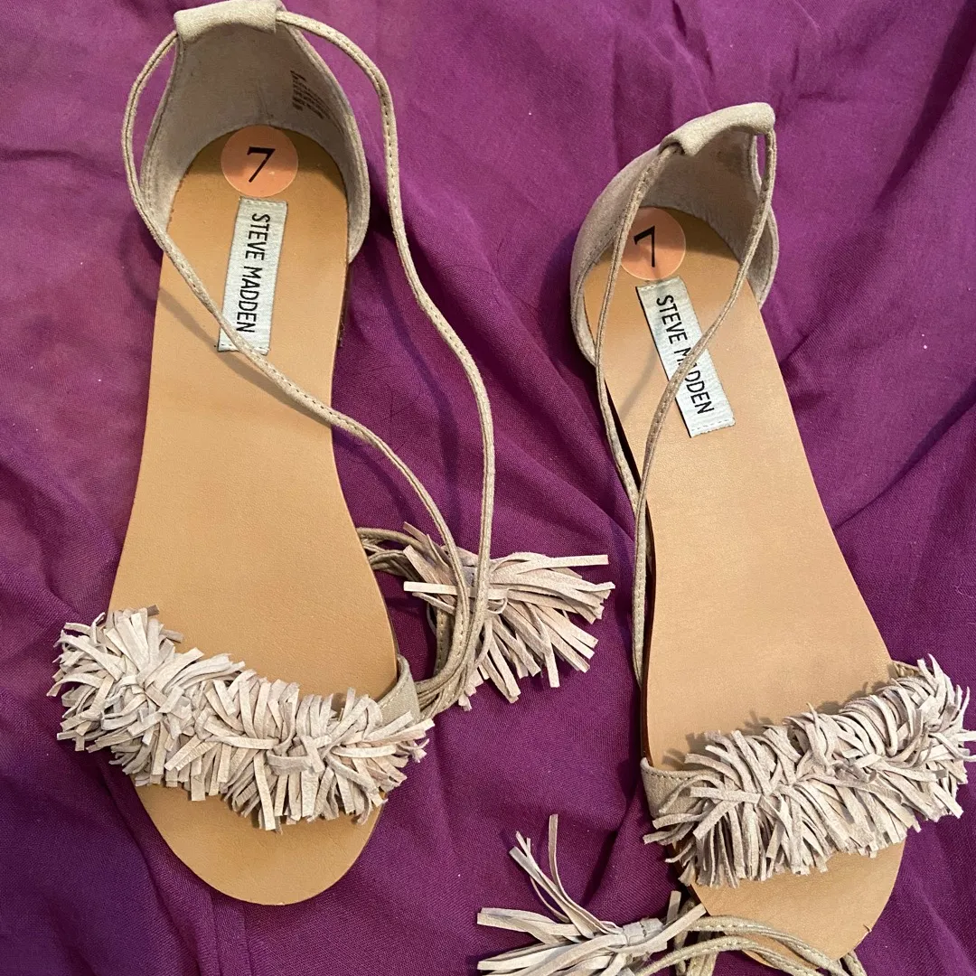Steve Madden Flat Sandals With Lace Up Tassels photo 1