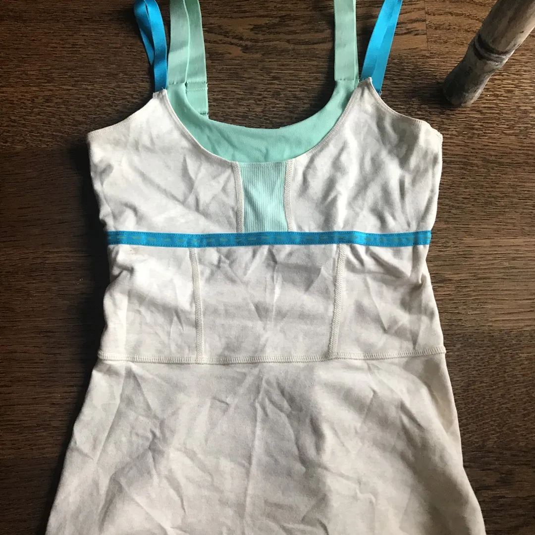 Lululemon Work Out Top. Xs photo 1