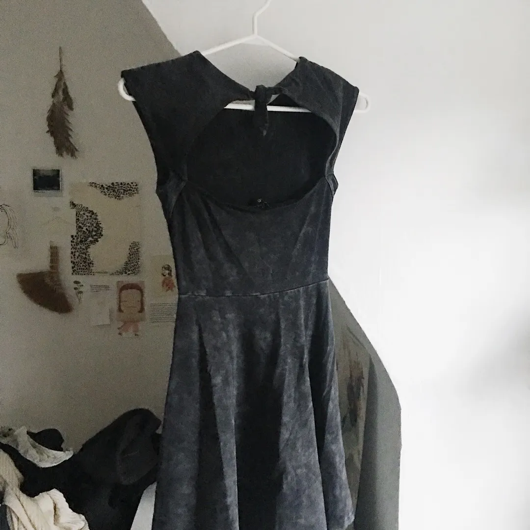Aritzia Grey Tieback Dress XS photo 3
