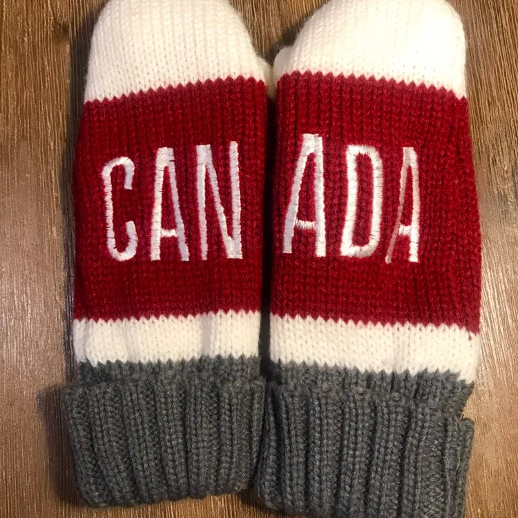 Canada Mittens photo 1