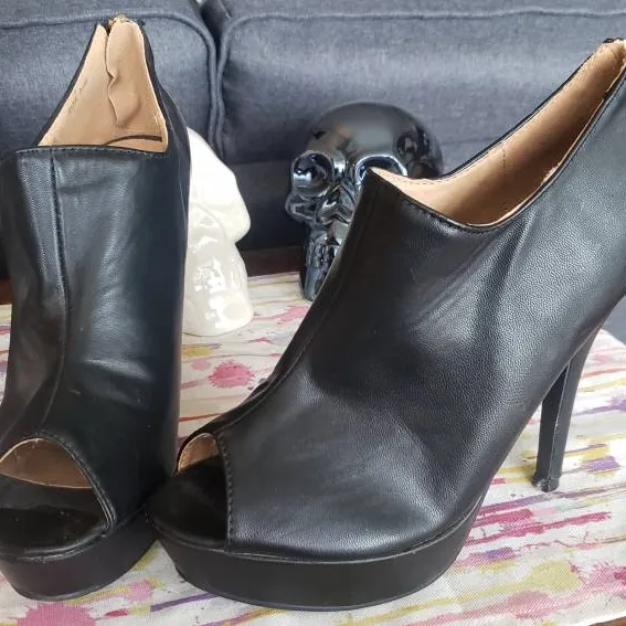 Brand New Open Toe Booties Size 8 photo 1