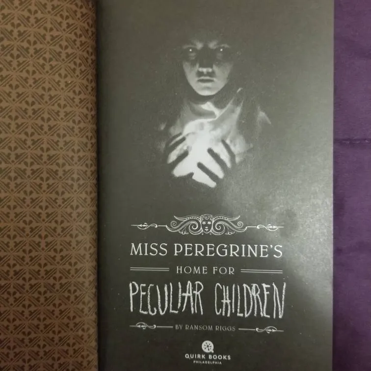 Book / Novel - Miss Peregrine's Home For Peculiar Children photo 1
