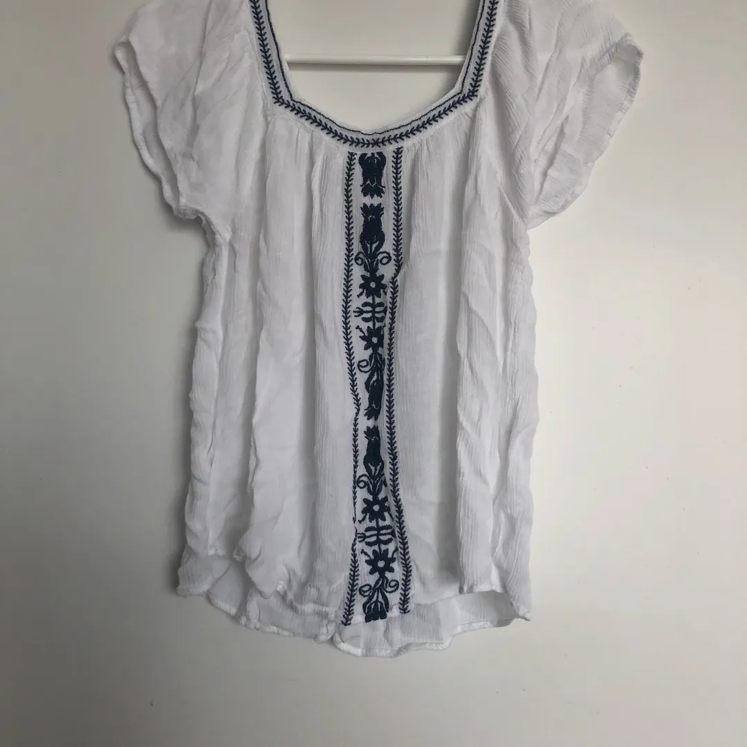 Cute Top, Perfect For Summer! photo 1
