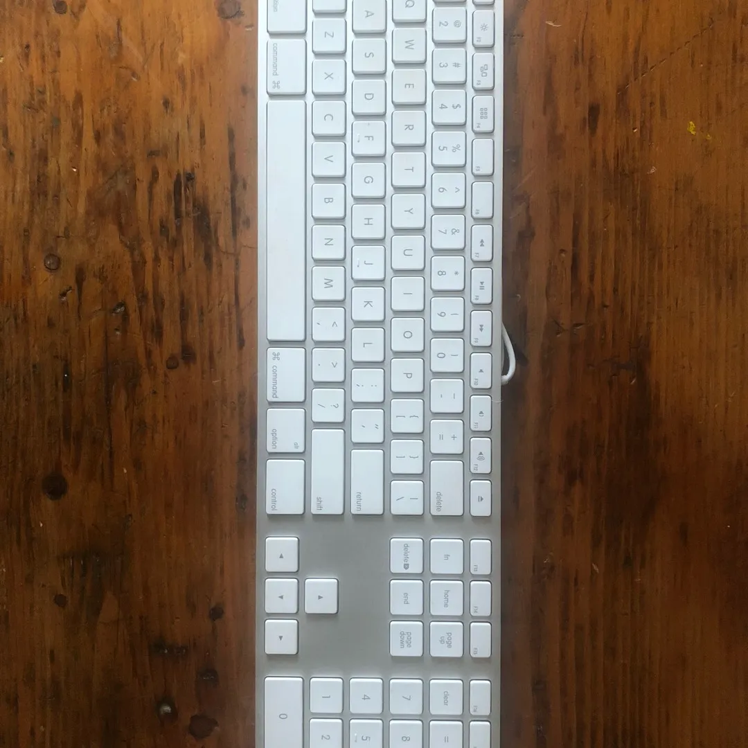 Apple Keyboard With Numbers photo 1