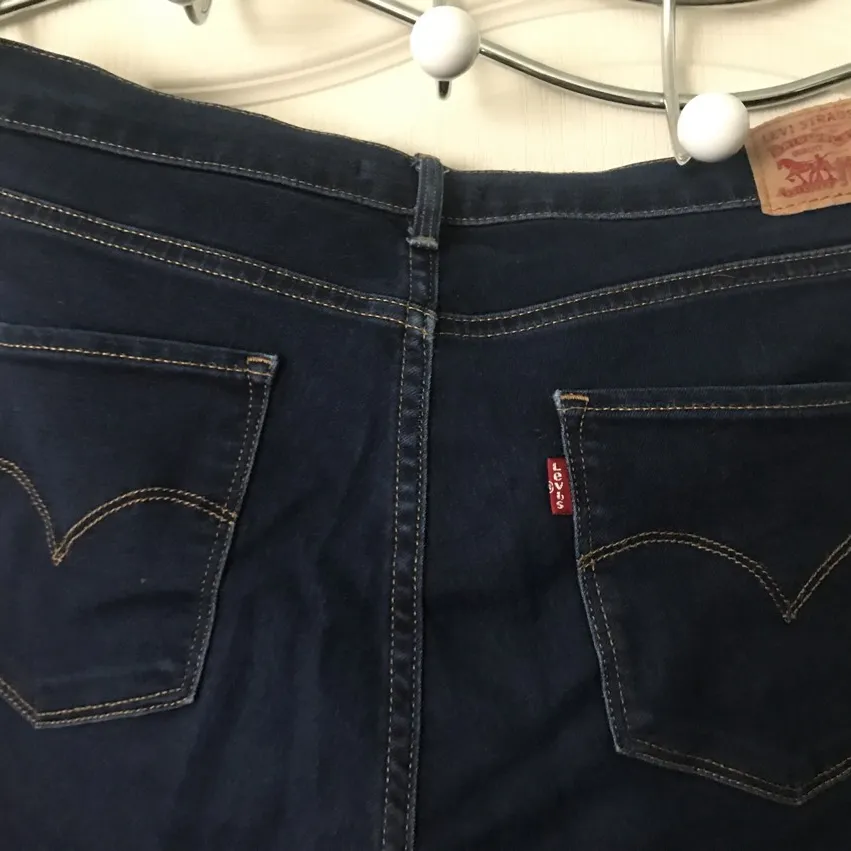 Size 30 Levi’s Shaping Straight photo 3